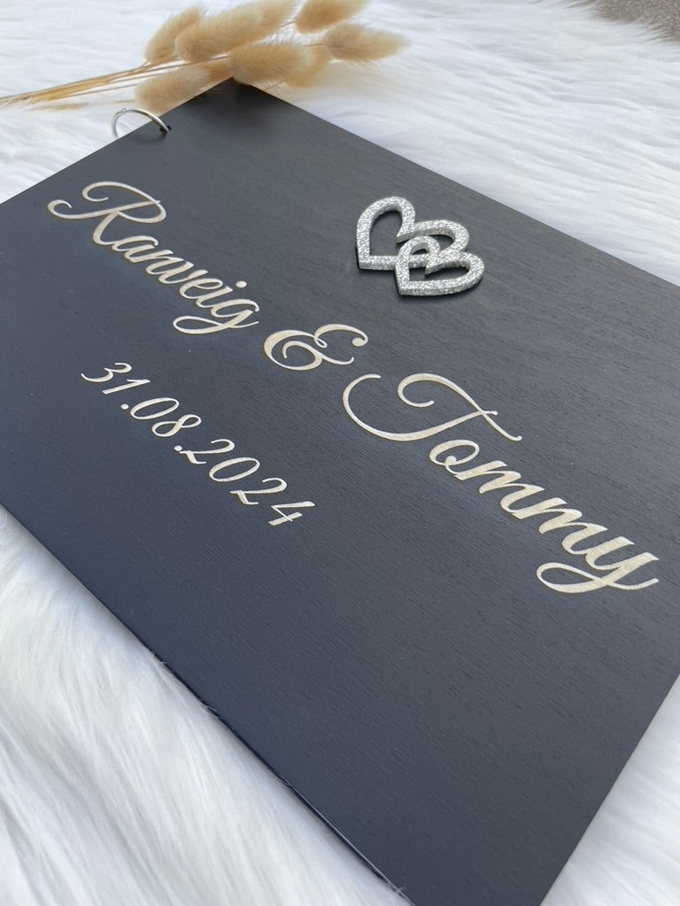 Gjestebok med glitter hjerter