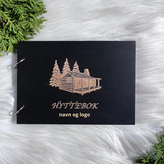 Eksklusiv hyttebok med navn og logo (d1)