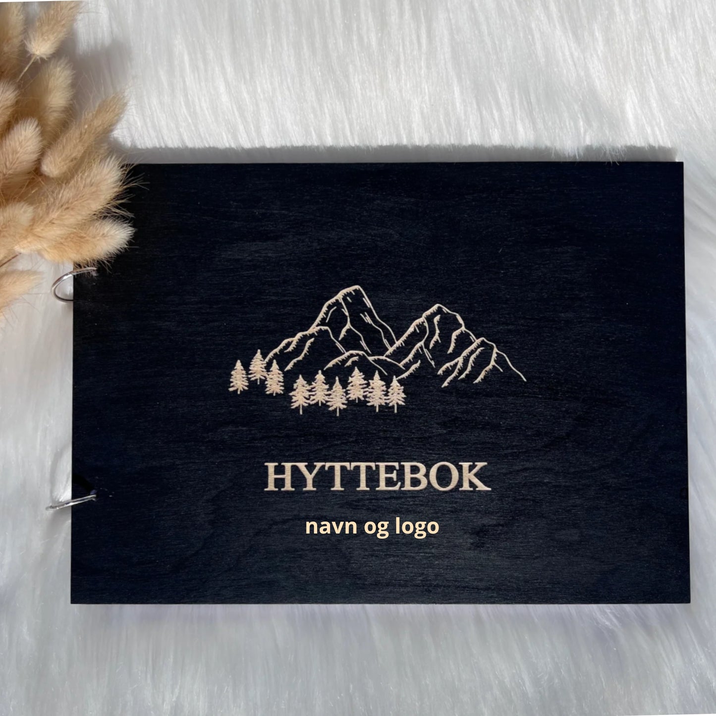 Eksklusiv hyttebok med navn og logo (d3)