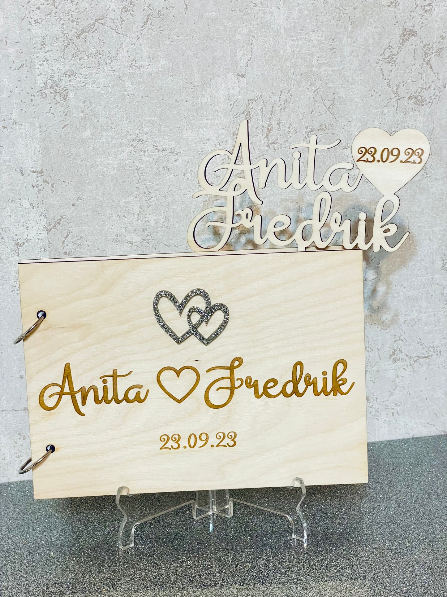Gjestebok med glitter hjerter