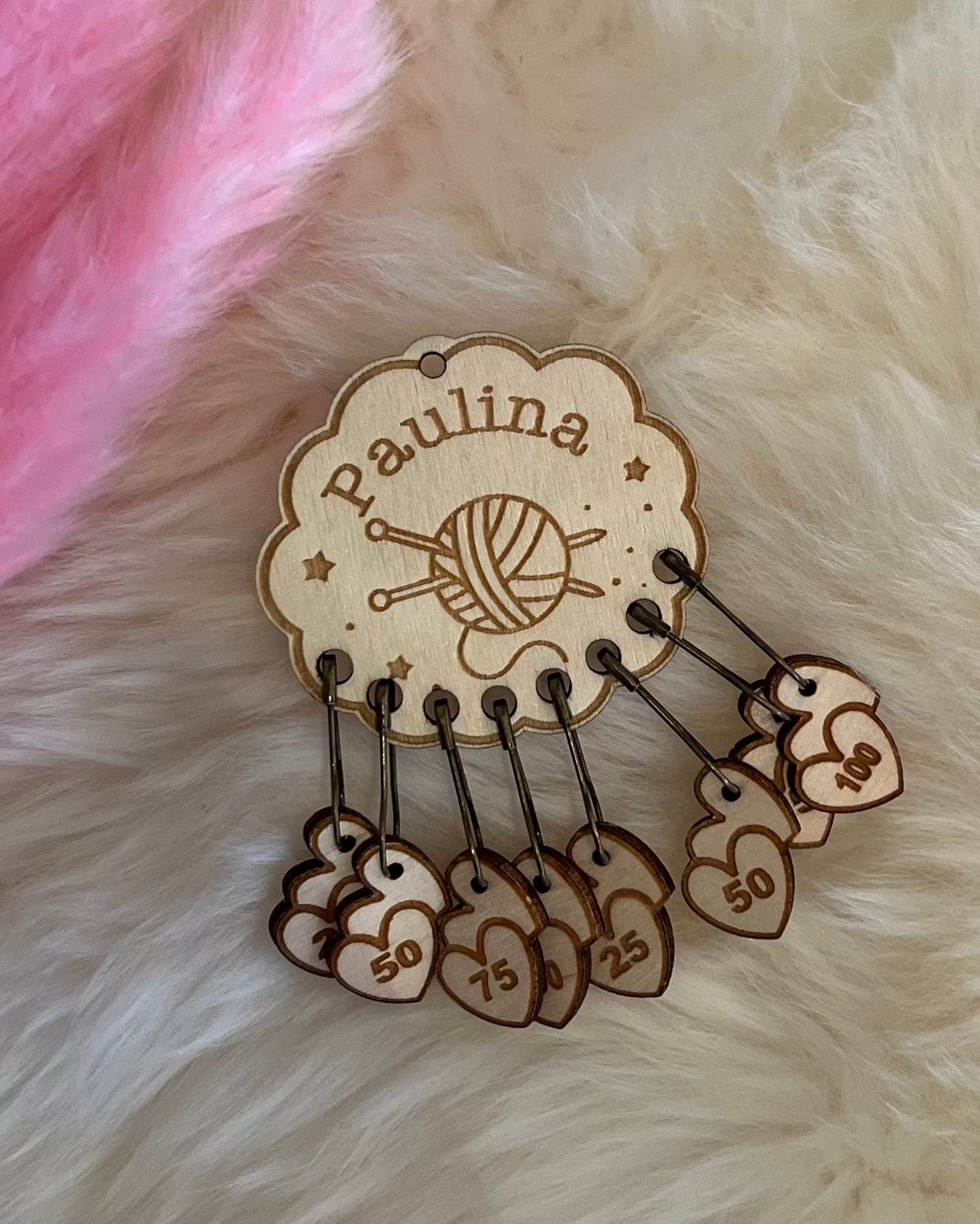 Maskemarkører i hjerteform med navn KK FAMILY ART