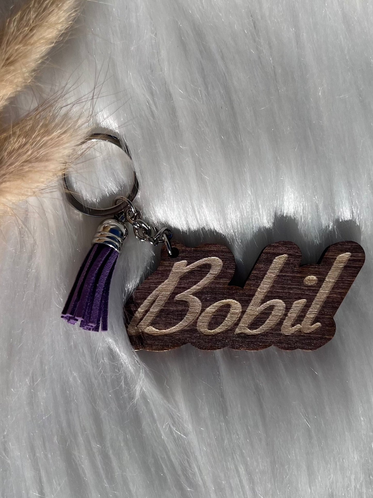 Nøkkelring i tre med gravering - "BOBIL" KK FAMILY ART