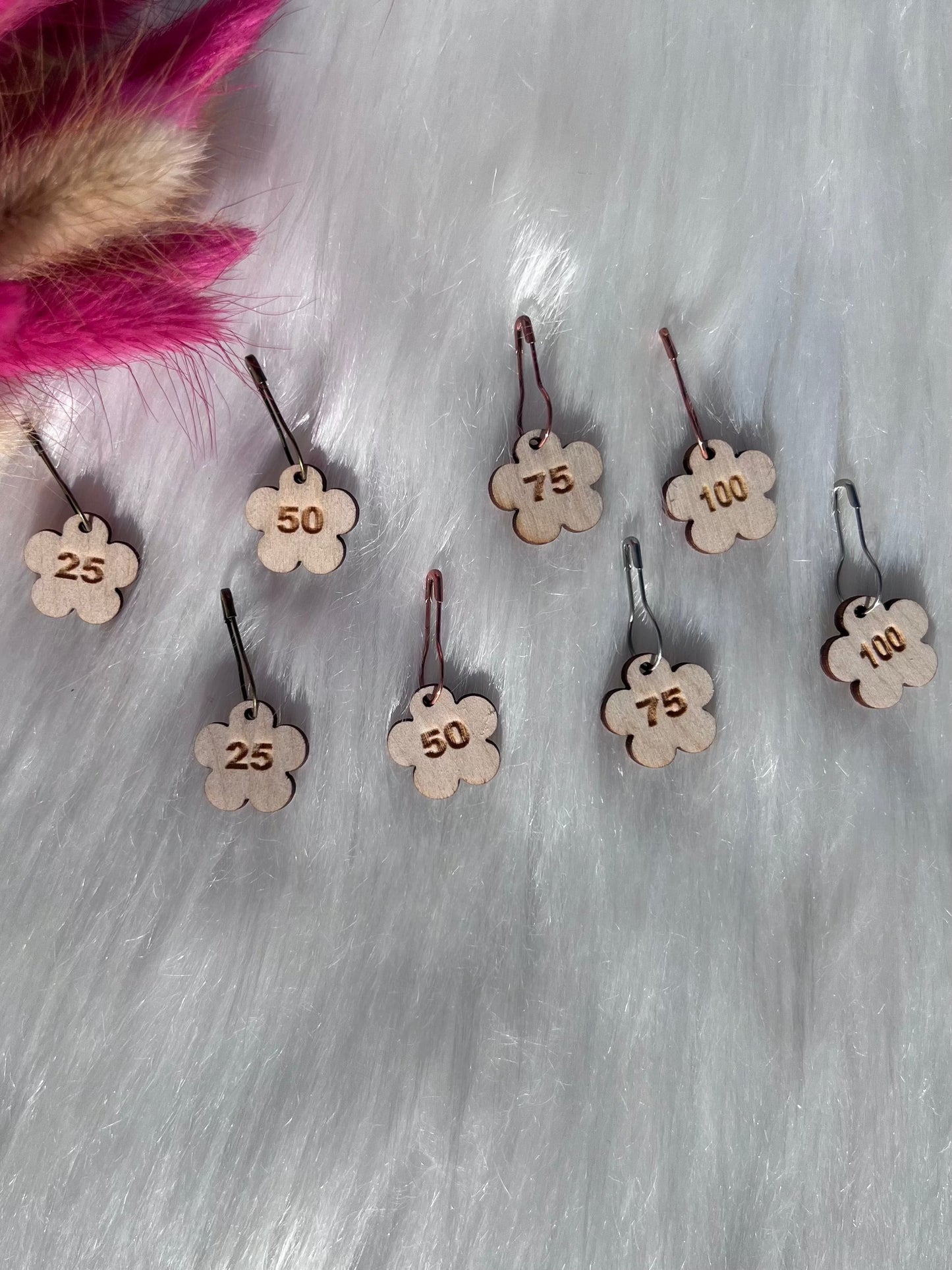 Maskemarkører med tall i tre - blomstre KK FAMILY ART