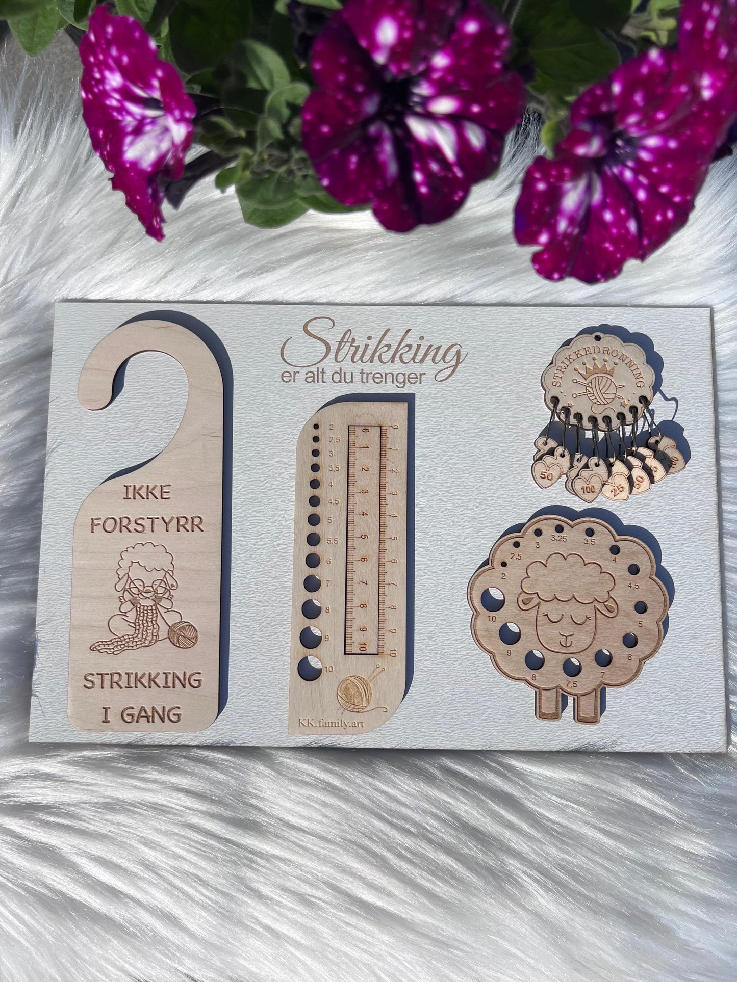 Gavesett til strikkeentusiaster KK FAMILY ART