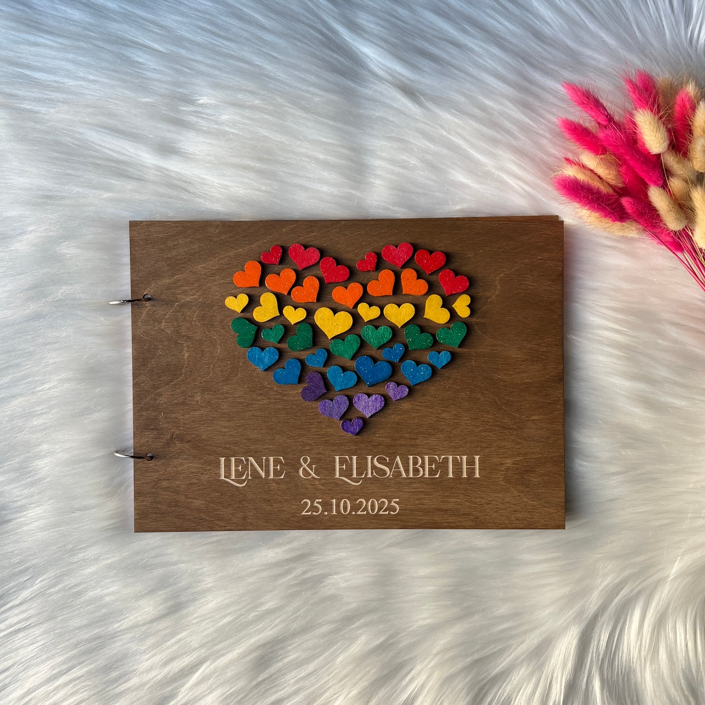 Gjestebok – Regnbuehjerte Design