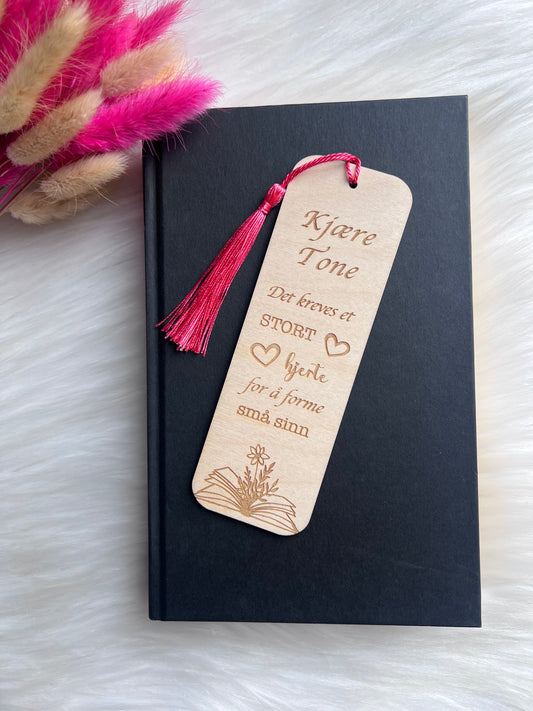Personlig bokmerke til lærer – gravert i tre 2