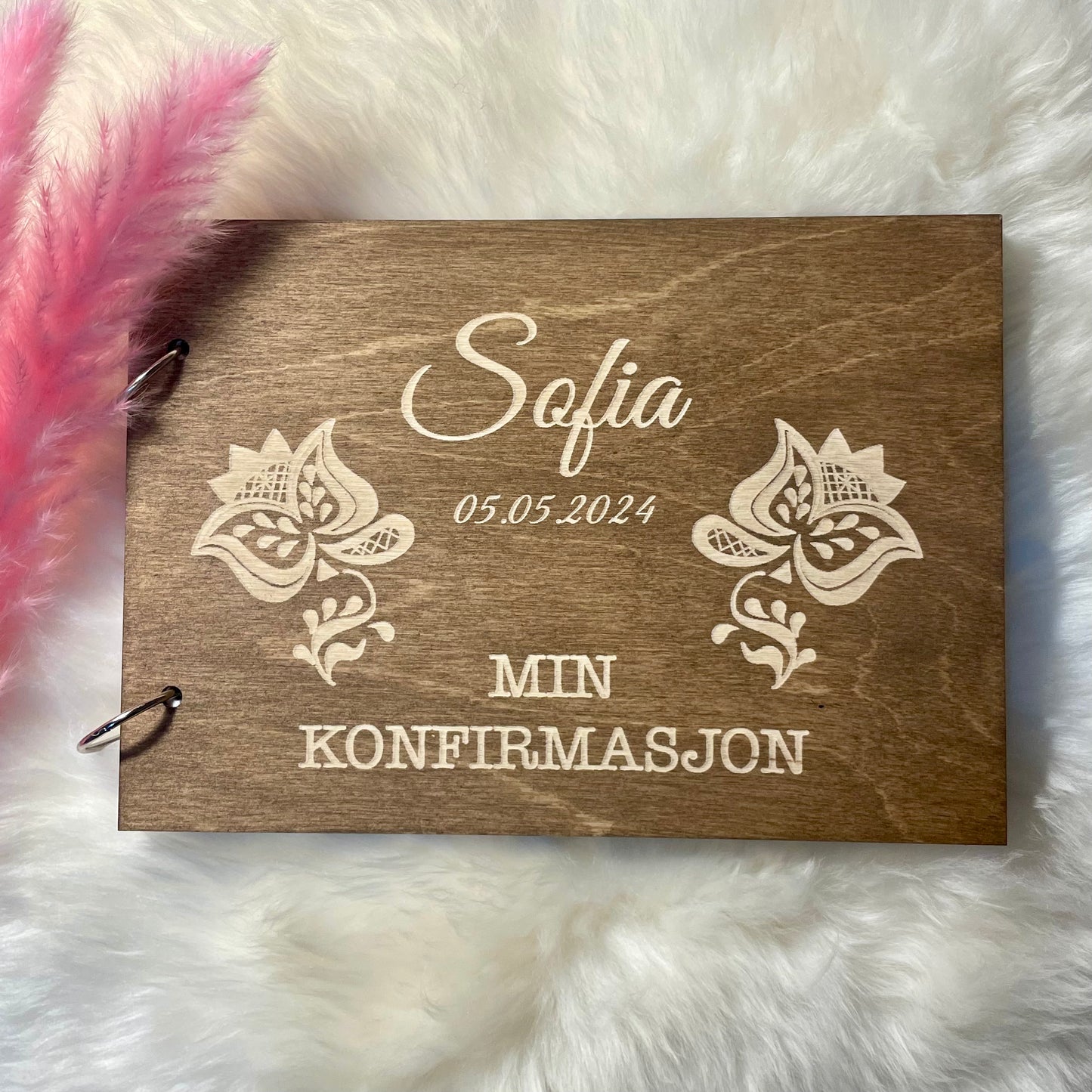 Min Konfirmasjon – mønster etter Sunnmørsbunad