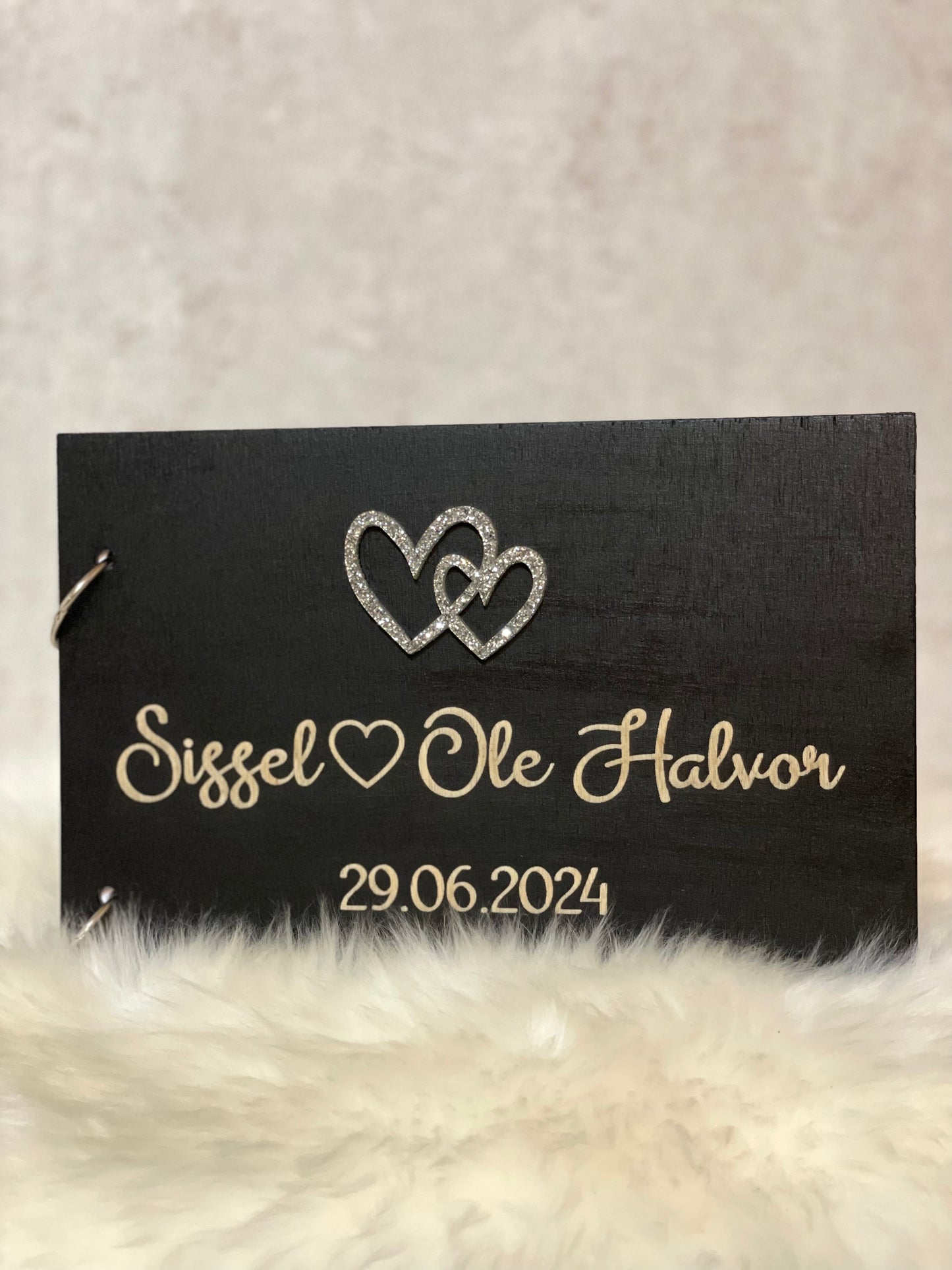 Gjestebok med glitter hjerter