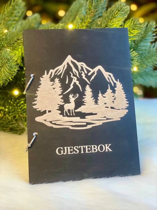 Gjestebok i tre – Enestående design for hytta eller hjemmet! KK FAMILY ART