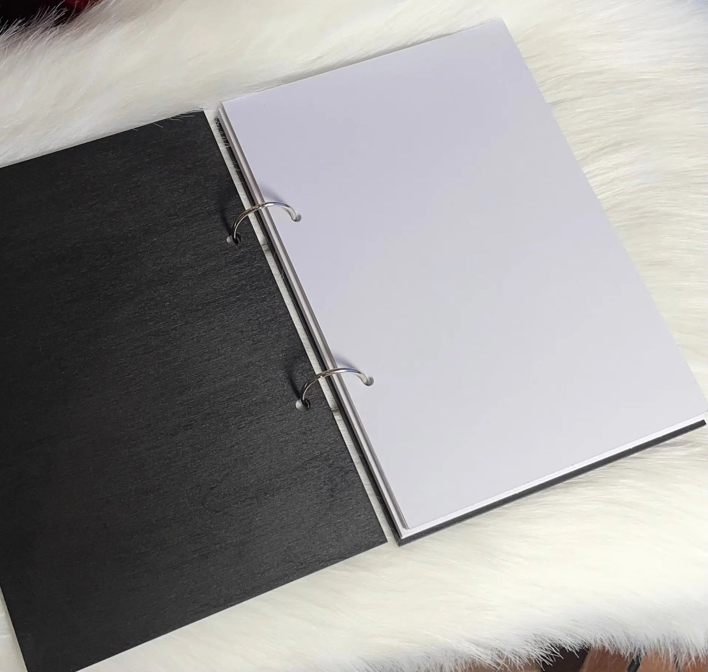 Gjestebok i tre – Enestående design for hytta eller hjemmet! KK FAMILY ART