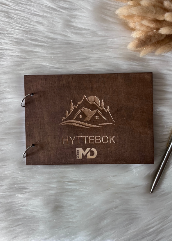 Eksklusiv hyttebok med navn og logo (d2)