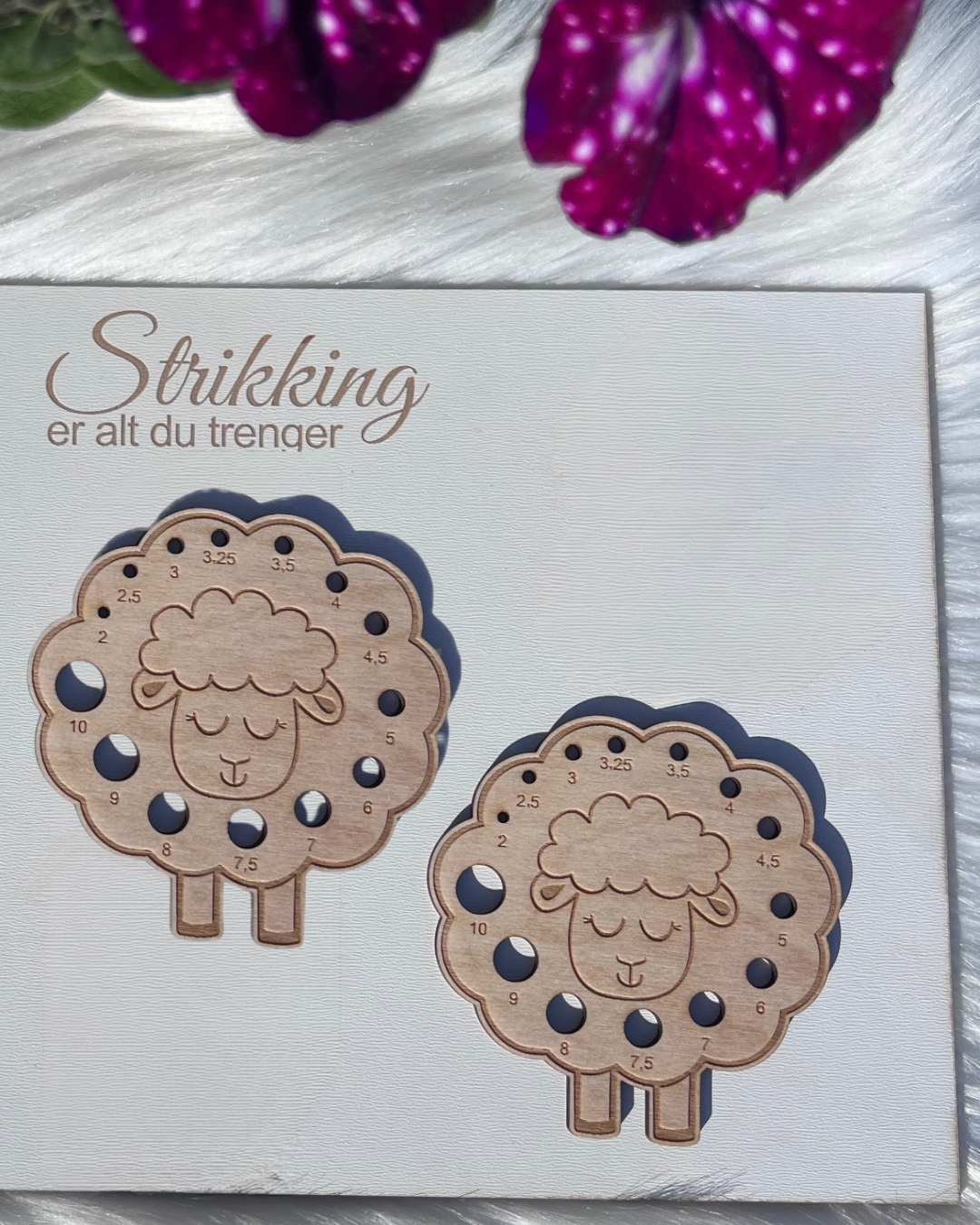 Strikkepinnemåler i saueform KK FAMILY ART