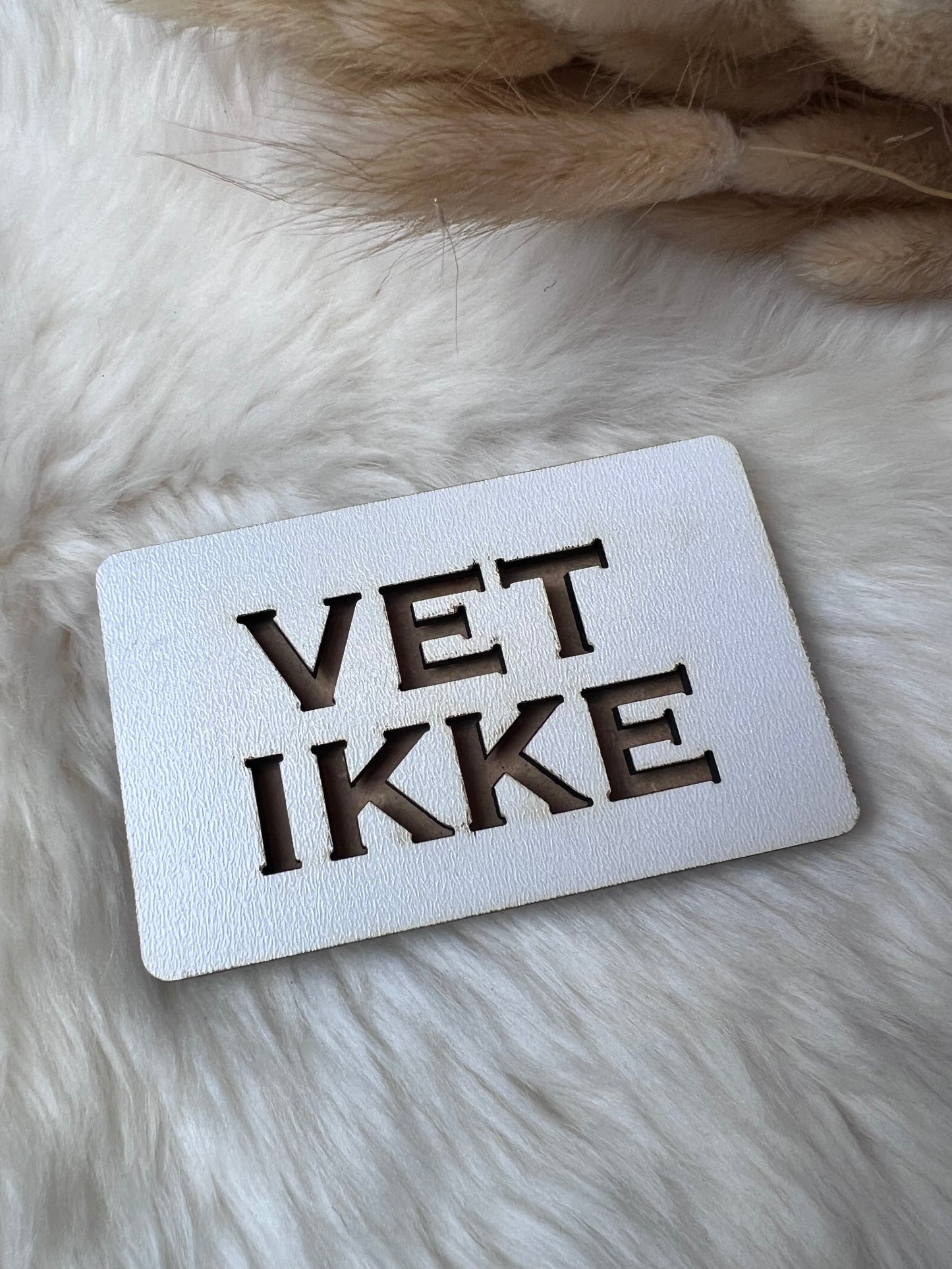 Håndlaget tre-etui for gavekort eller kontant VET IKKE KK FAMILY ART