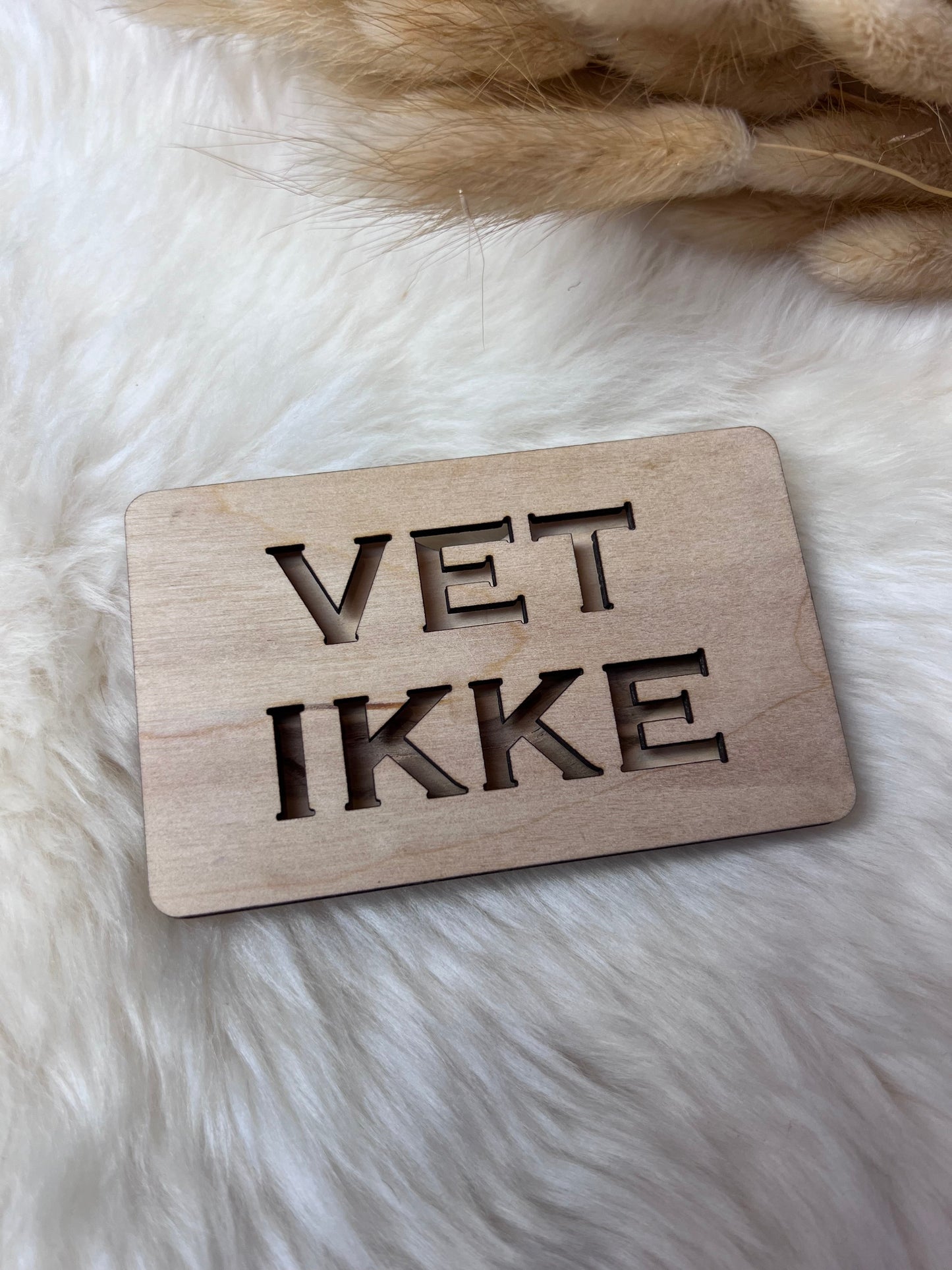 Håndlaget tre-etui for gavekort eller kontant VET IKKE KK FAMILY ART