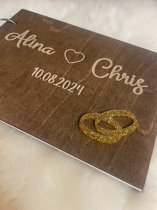 Gjestebok med glitter hjerter/ringer