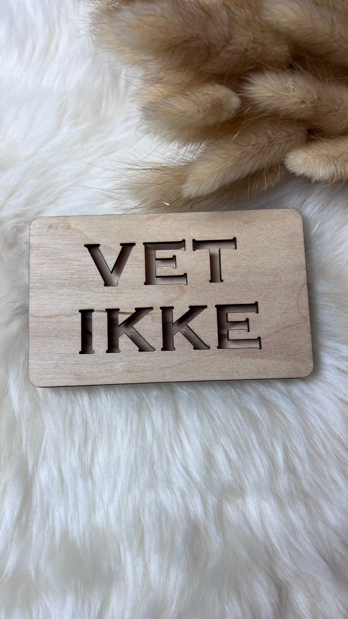 Håndlaget tre-etui for gavekort eller kontant VET IKKE KK FAMILY ART