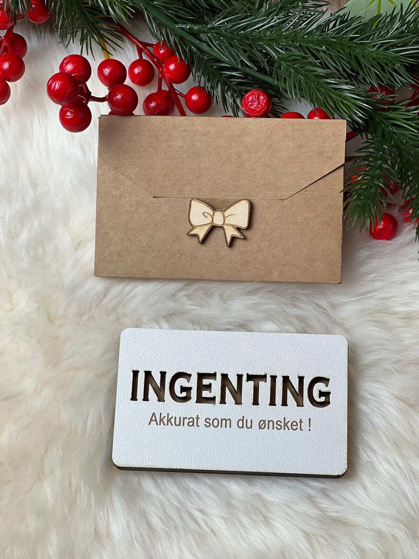 Håndlaget tre-etui for gavekort eller kontant INGENTING KK FAMILY ART