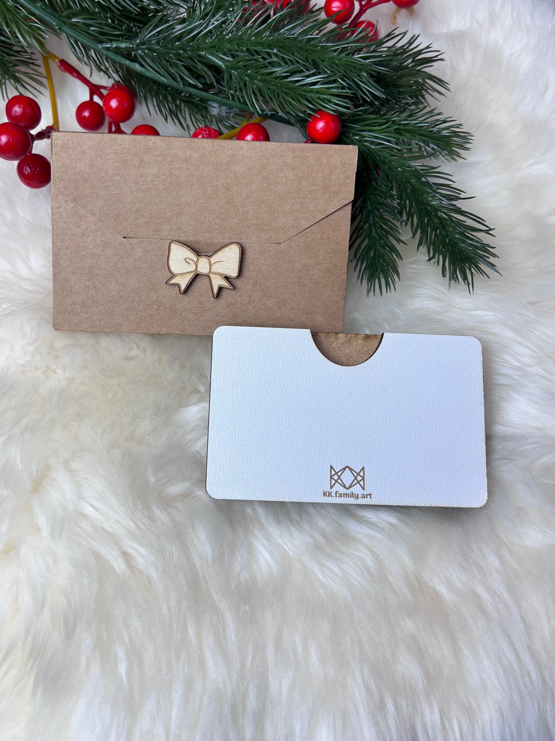 Håndlaget tre-etui for gavekort eller kontant GOD JUL KK FAMILY ART