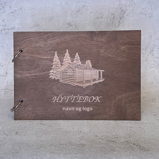 Eksklusiv hyttebok med navn og logo (d1)