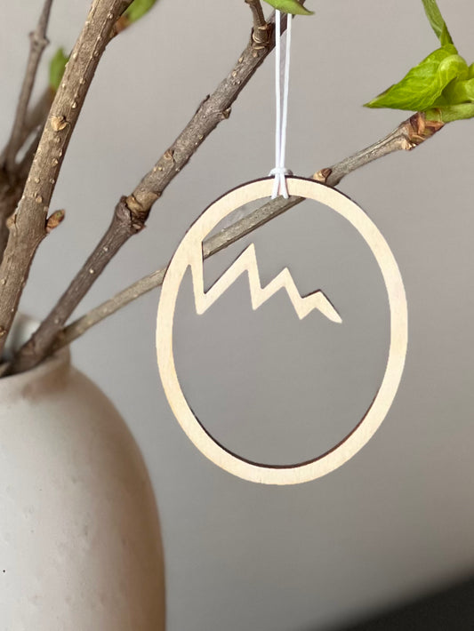 Trepåskepynt-egg med fjellmotiv