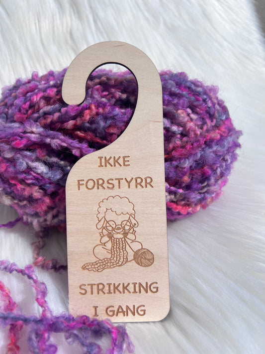 Skilt "IKKE FORSTYRR - STRIKKING I GANG"