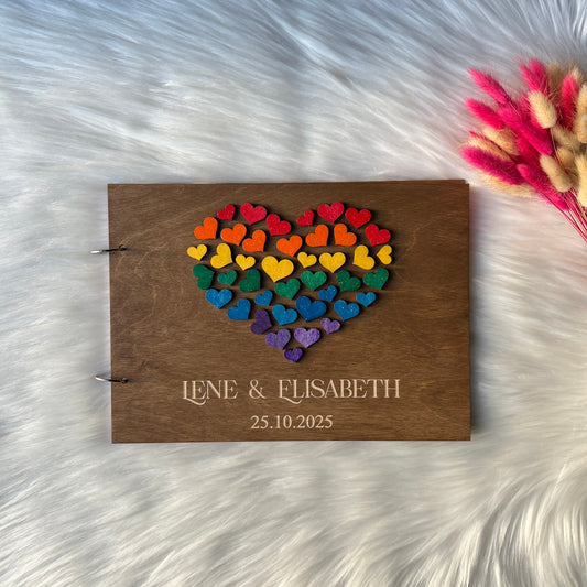 Gjestebok  – Regnbuehjerte Design