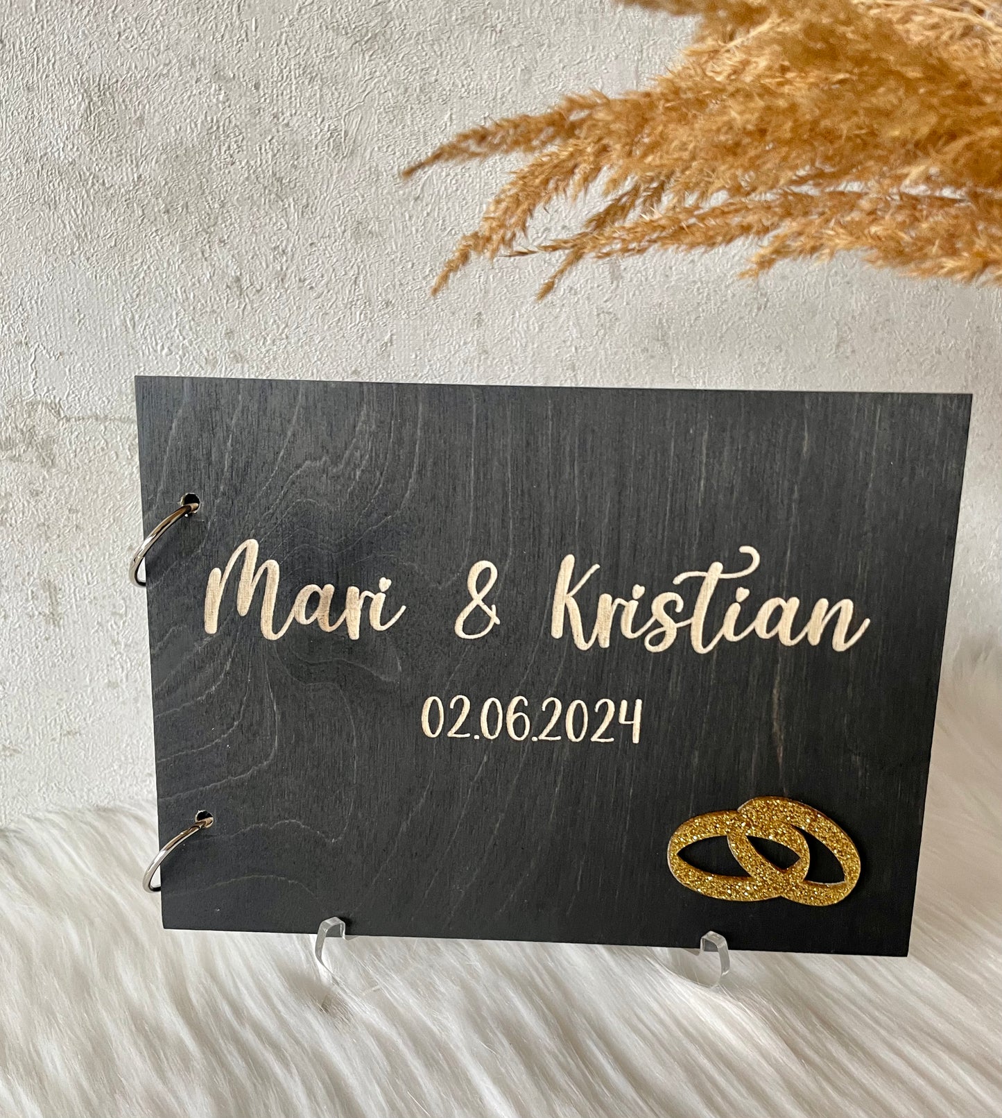 Gjestebok med glitter hjerter/ringer