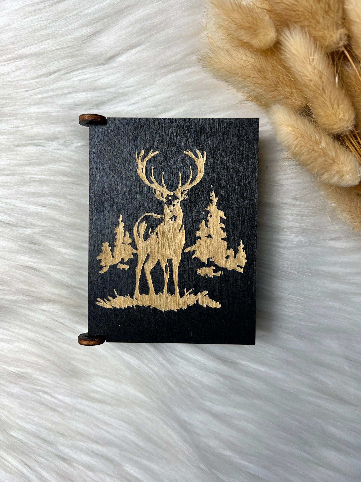 Håndlaget treboks med spillkort (d3)