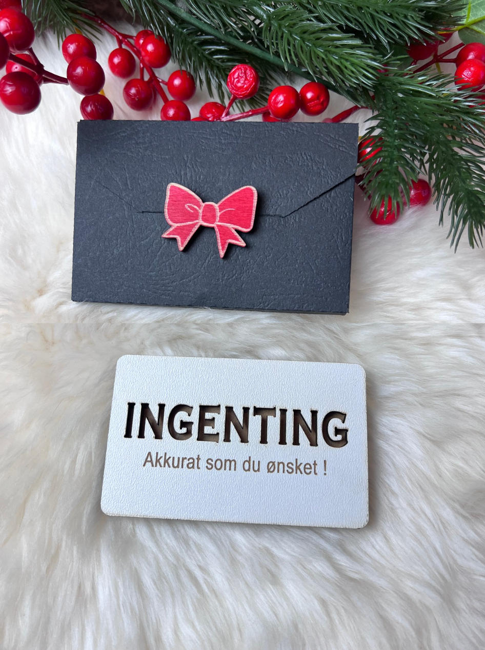 Håndlaget tre-etui for gavekort eller kontant INGENTING KK FAMILY ART