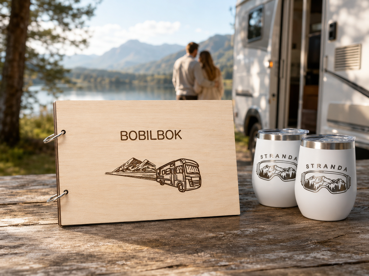 Bobilbok i trefarget tre som gave til bobileier
