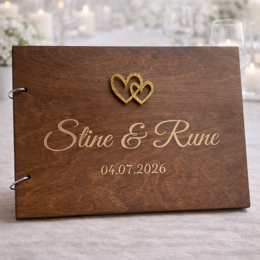 romantisk gjestebok bryllup i tre med glitter hjerter
