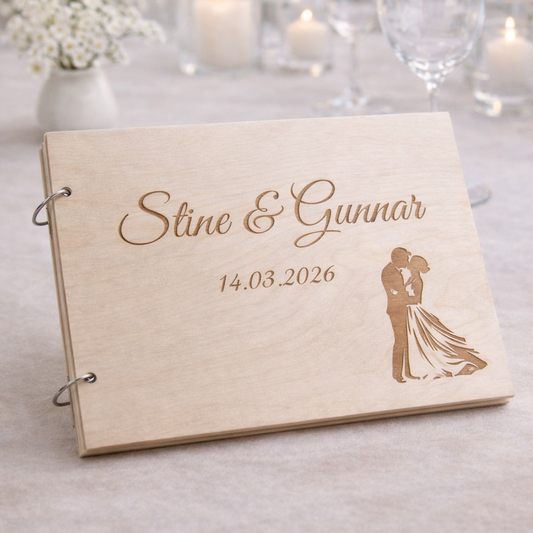 moderne gjestebok bryllup i tre med gravert brudepar
