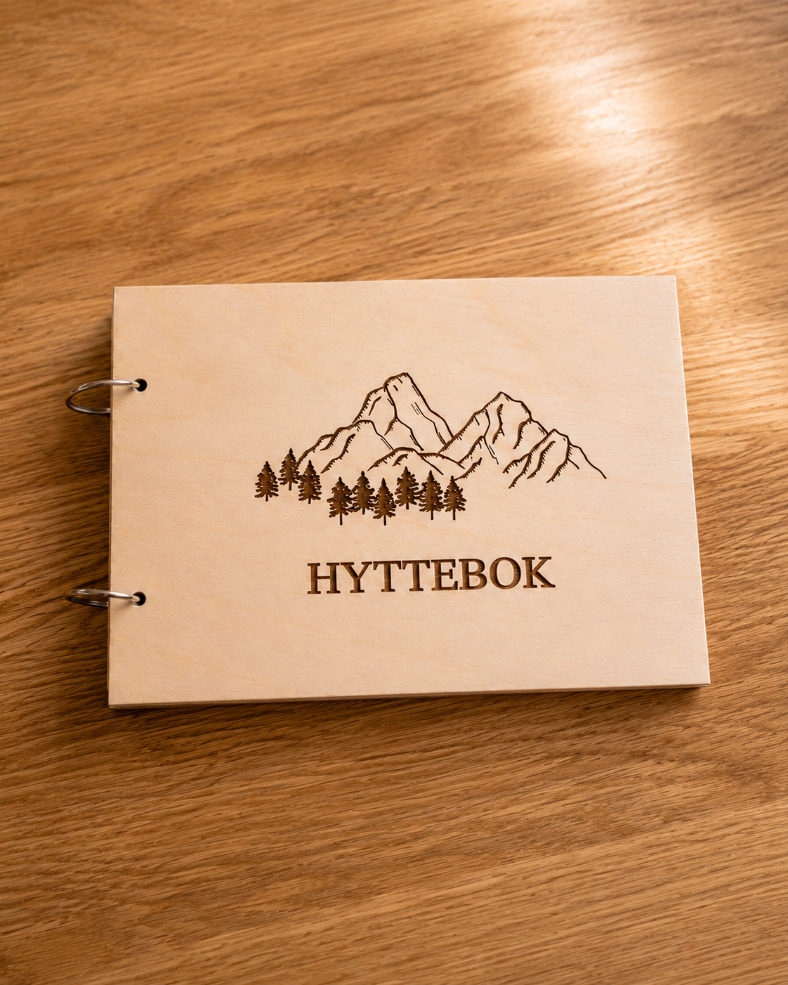 hyttebok med skog fejll i tre gravert ring perm