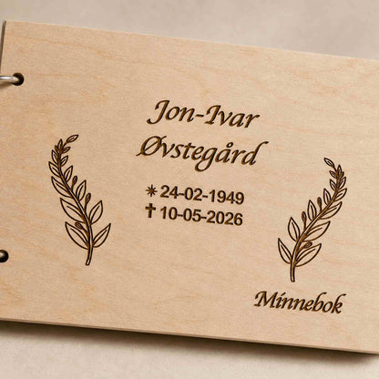 Detalj av klassisk gravering på personlig kondolansebok